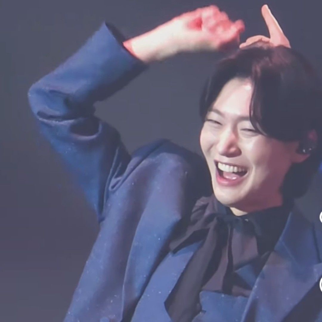 커뮤니티에서 화제된 인기 셀럽 콘텐츠