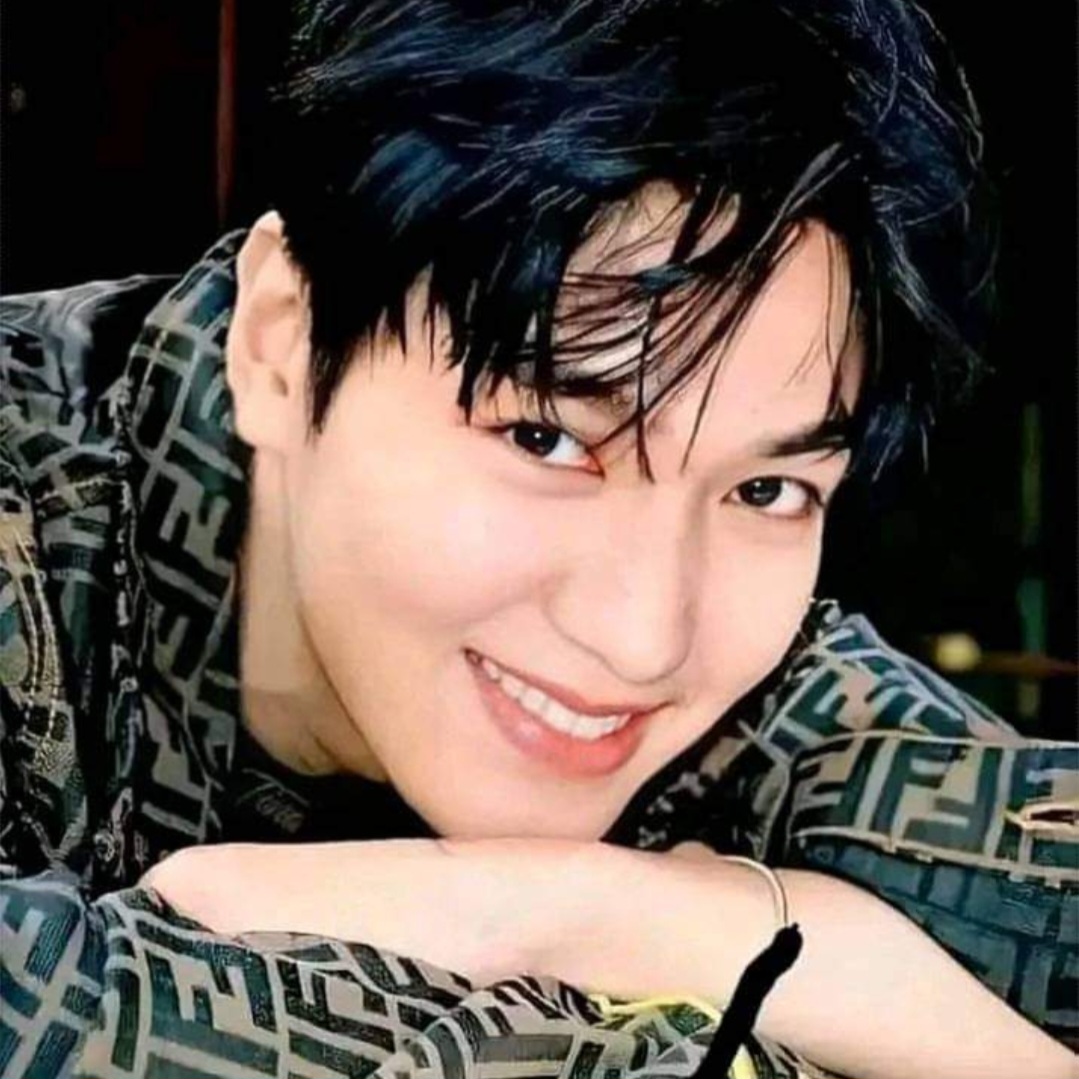 イ・ミンホの最近の活動ショット