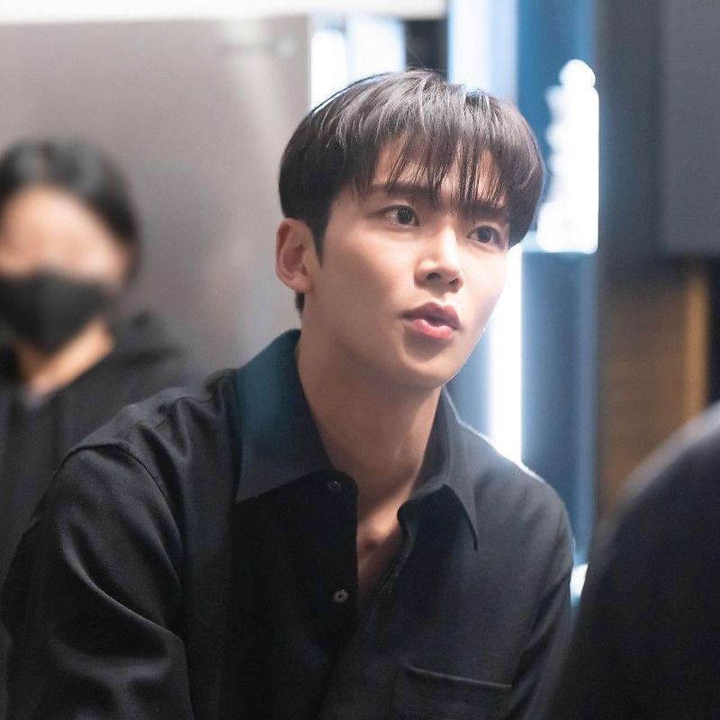 Behind-the-scenes cut of Rowoon