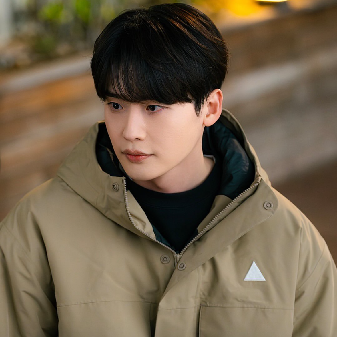 A moment captured by a fan of Lee Jongsuk