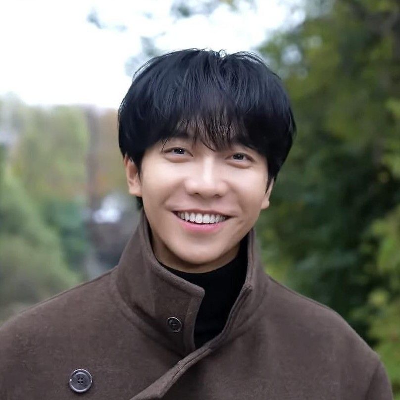 Recent activity shot of Lee Seunggi