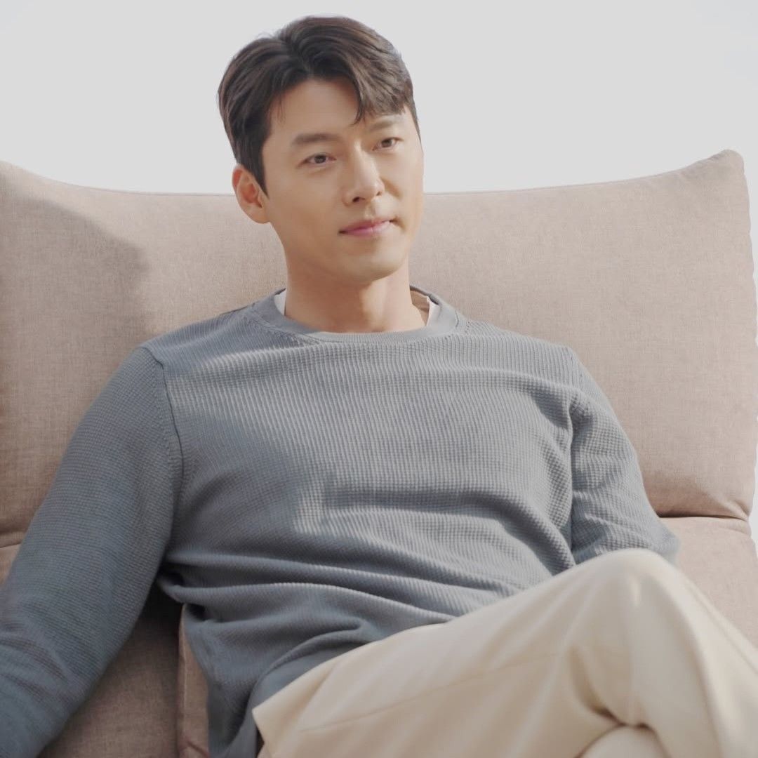 Momen yang diabadikan oleh penggemar Hyun Bin