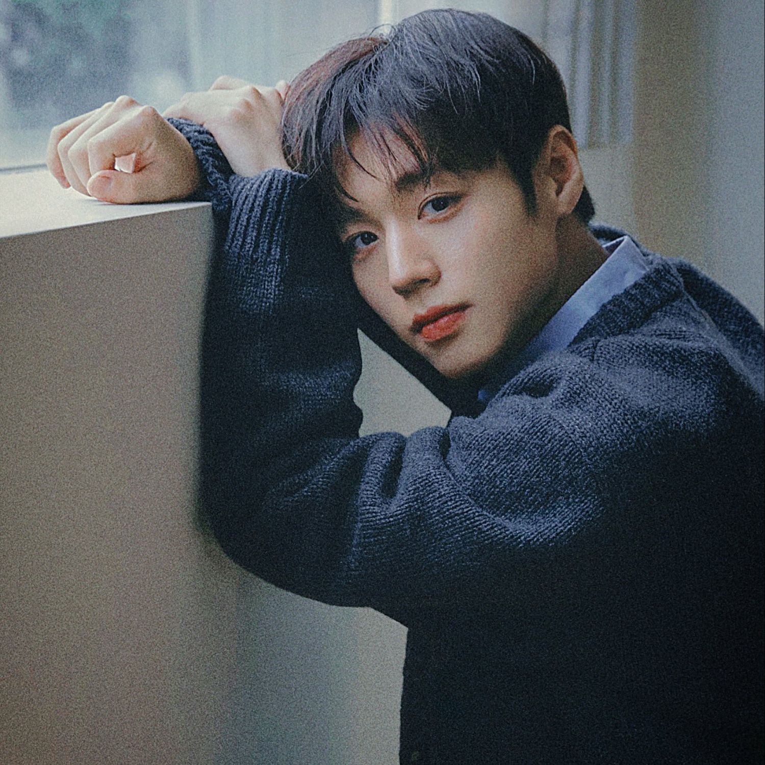 Behind-the-scenes cut of Park Jihoon