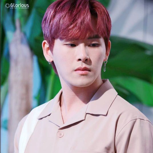 Behind-the-scenes cut of Hoya