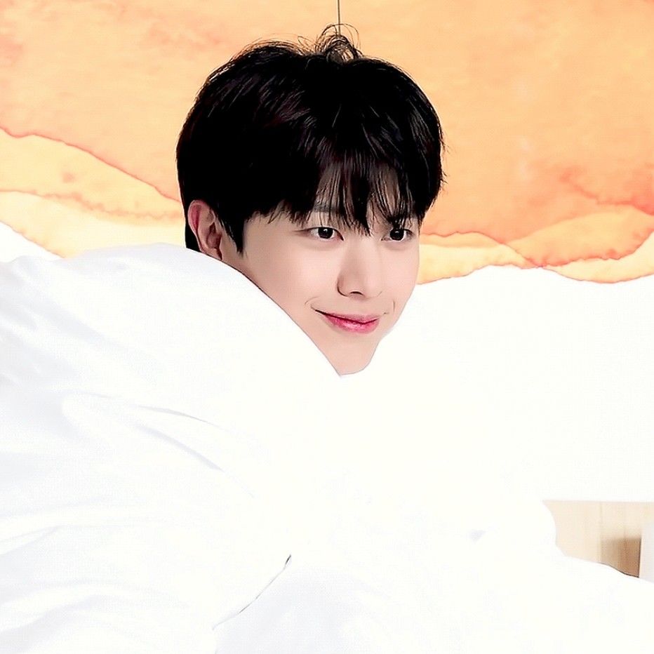 Behind-the-scenes cut of Yook Sungjae