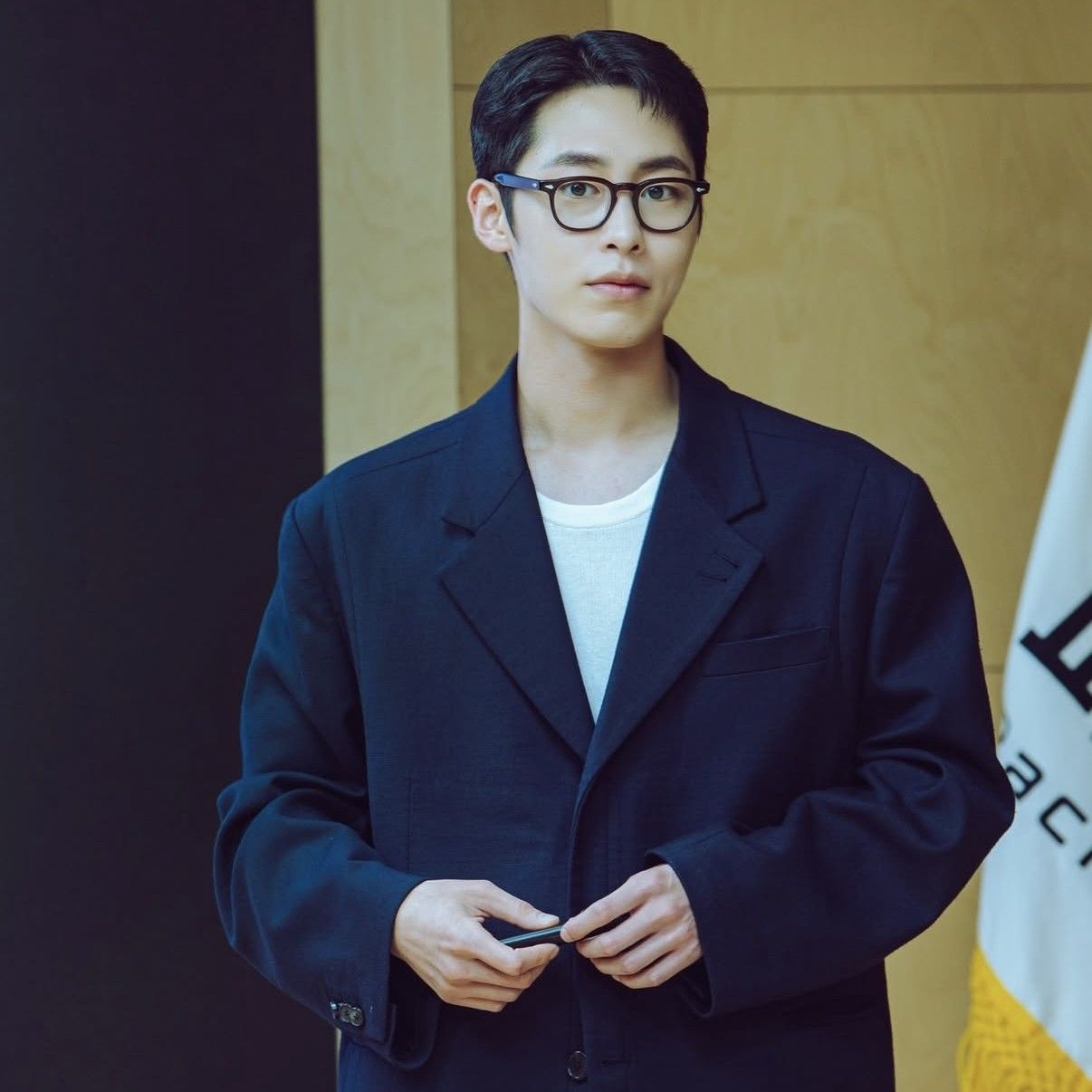 A moment captured by a fan of Lee Jaewook