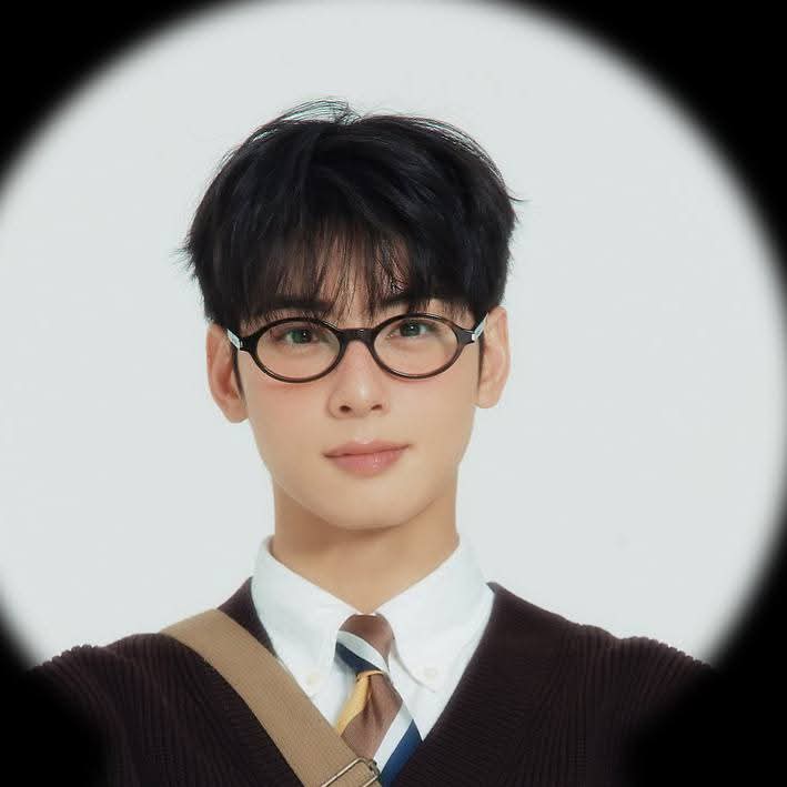 Recent activity shot of Cha Eunwoo