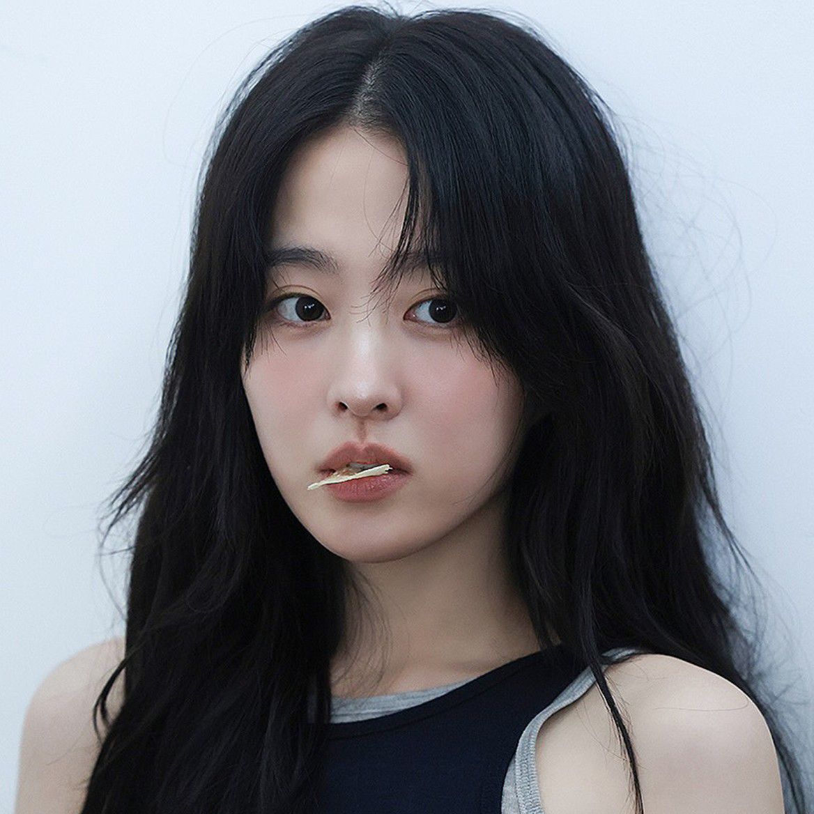 Behind-the-scenes cut of Park Boyoung