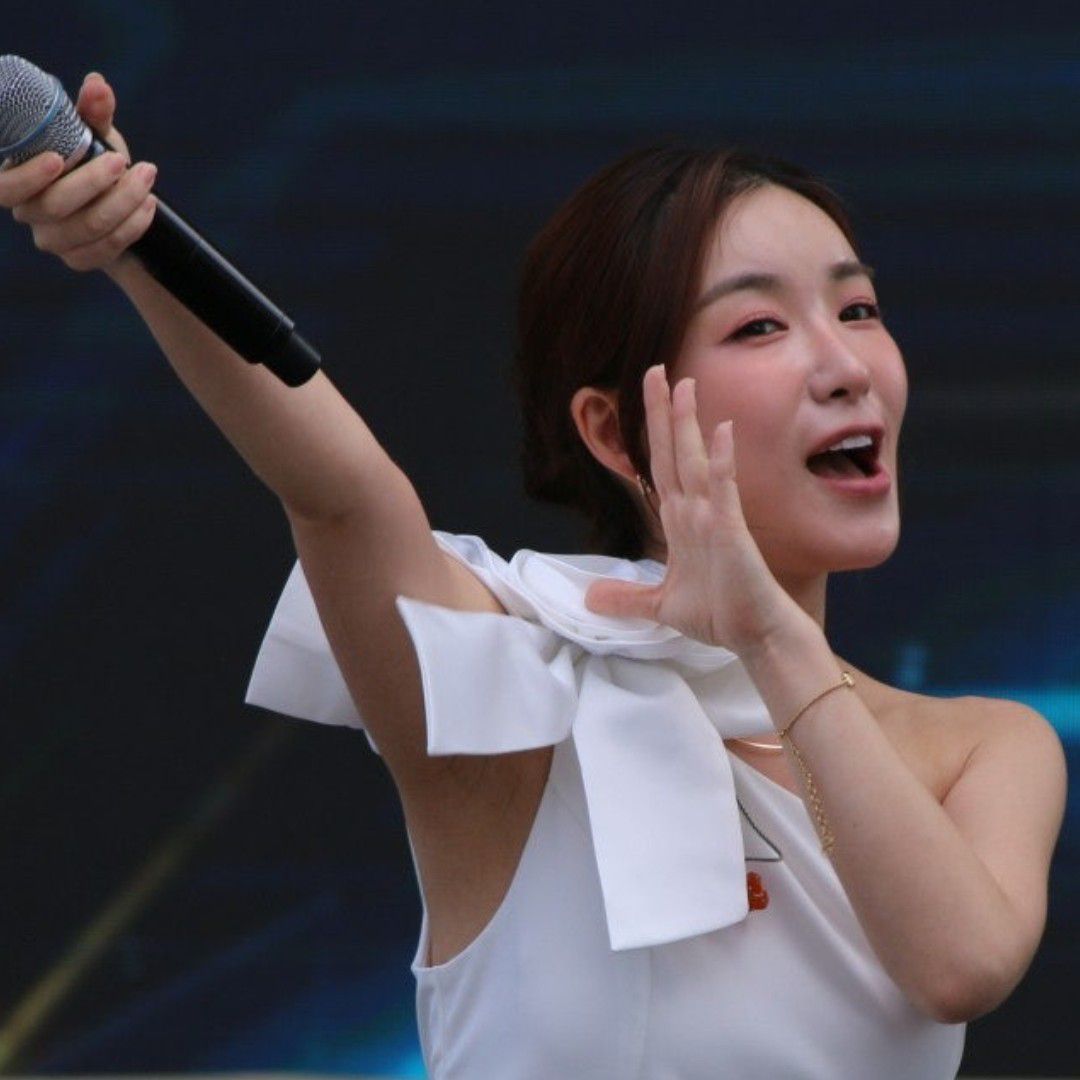 A moment captured by a fan of Ryu Wonjung