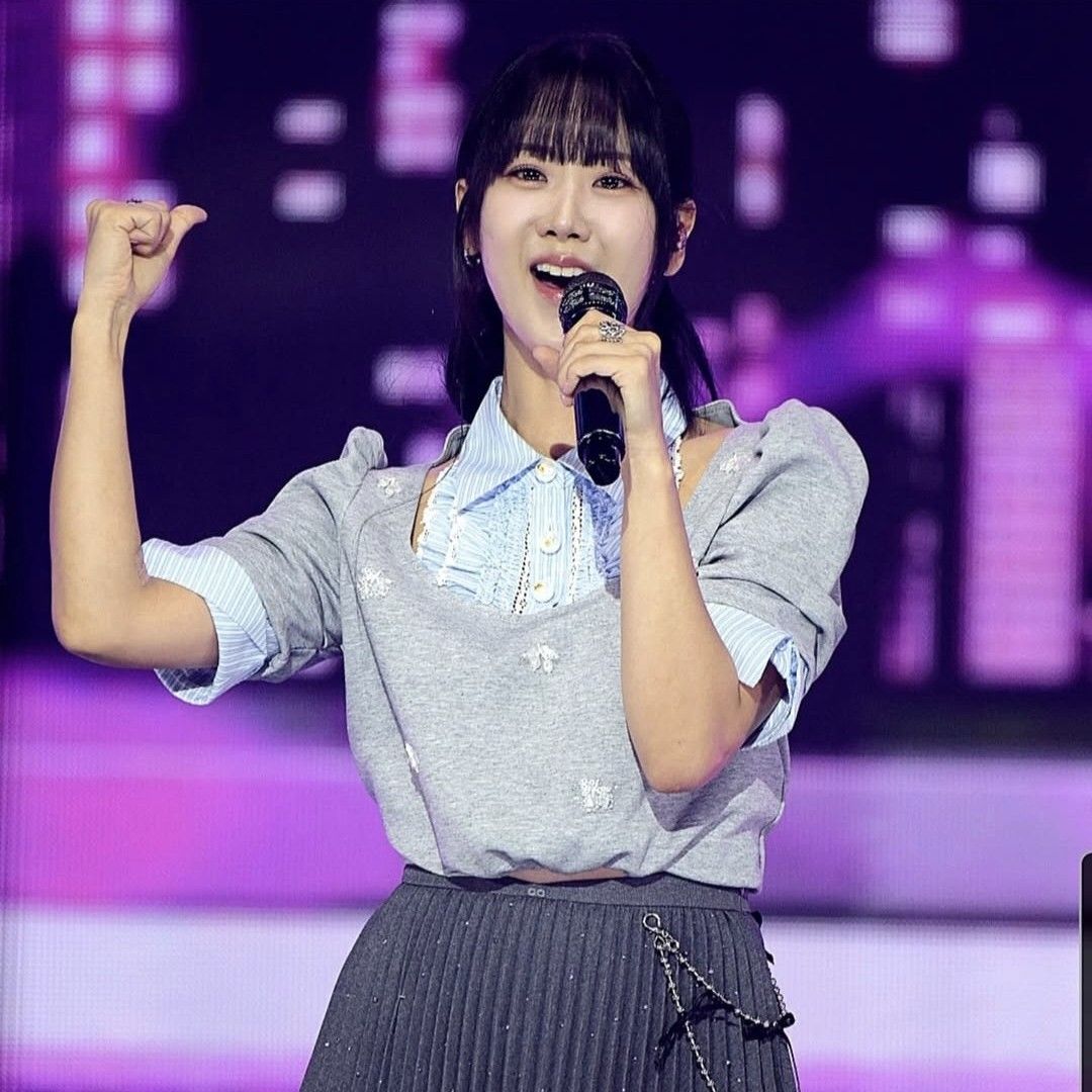 A moment captured by a fan of Kang Hyeyeon