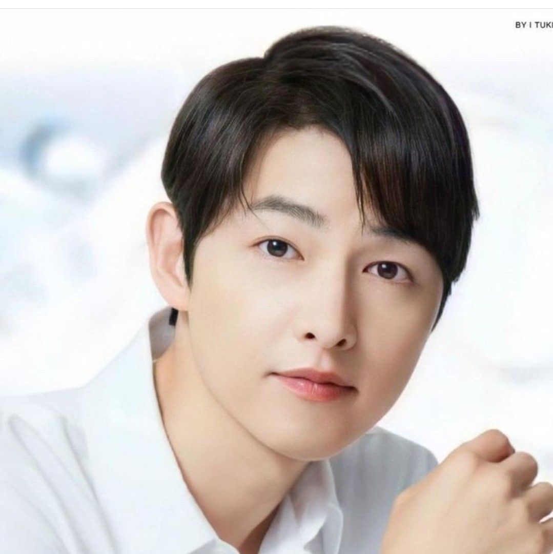 A moment captured by a fan of Song Joongki