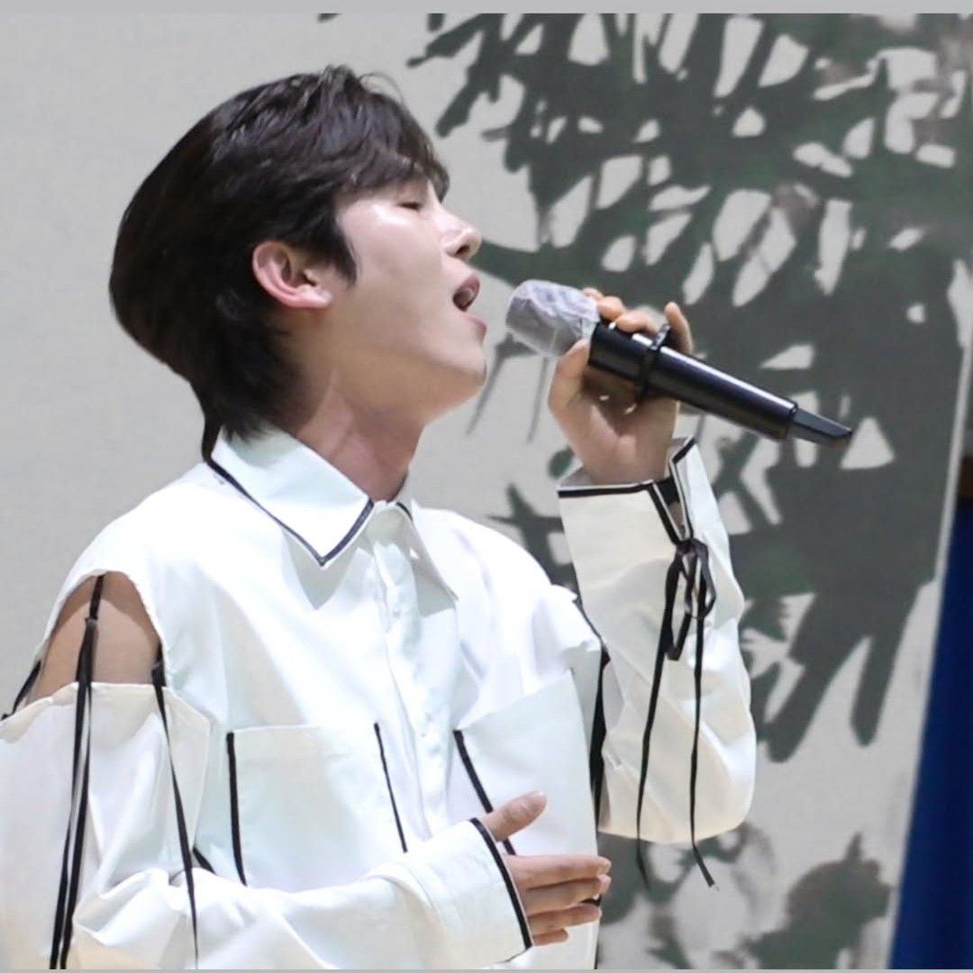 A moment captured by a fan of Kim Junsu (1991)