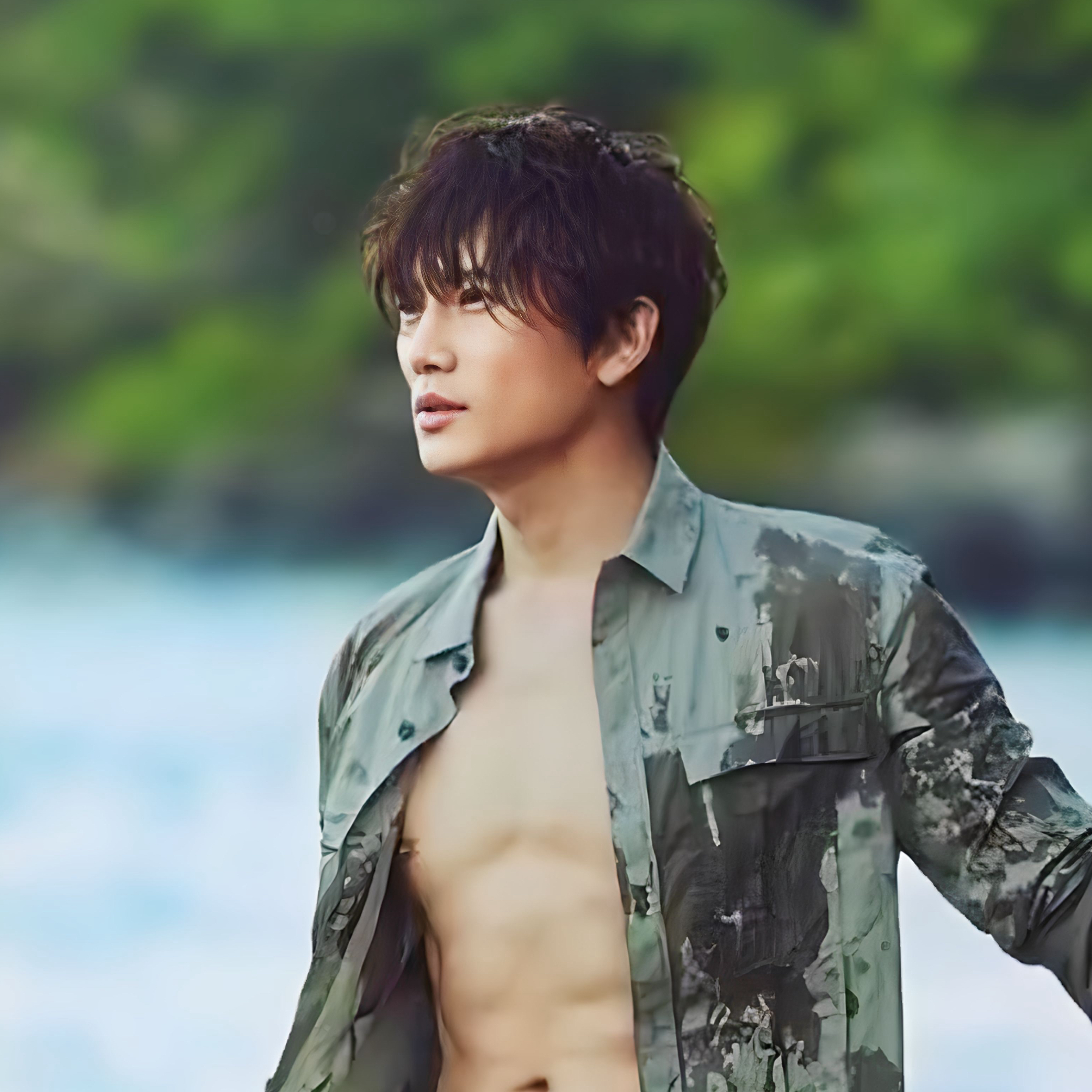 Latest photo of Ji Sung