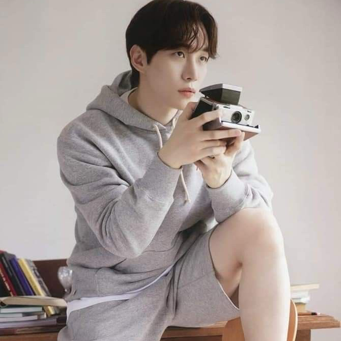 Behind-the-scenes cut of Lee Junho