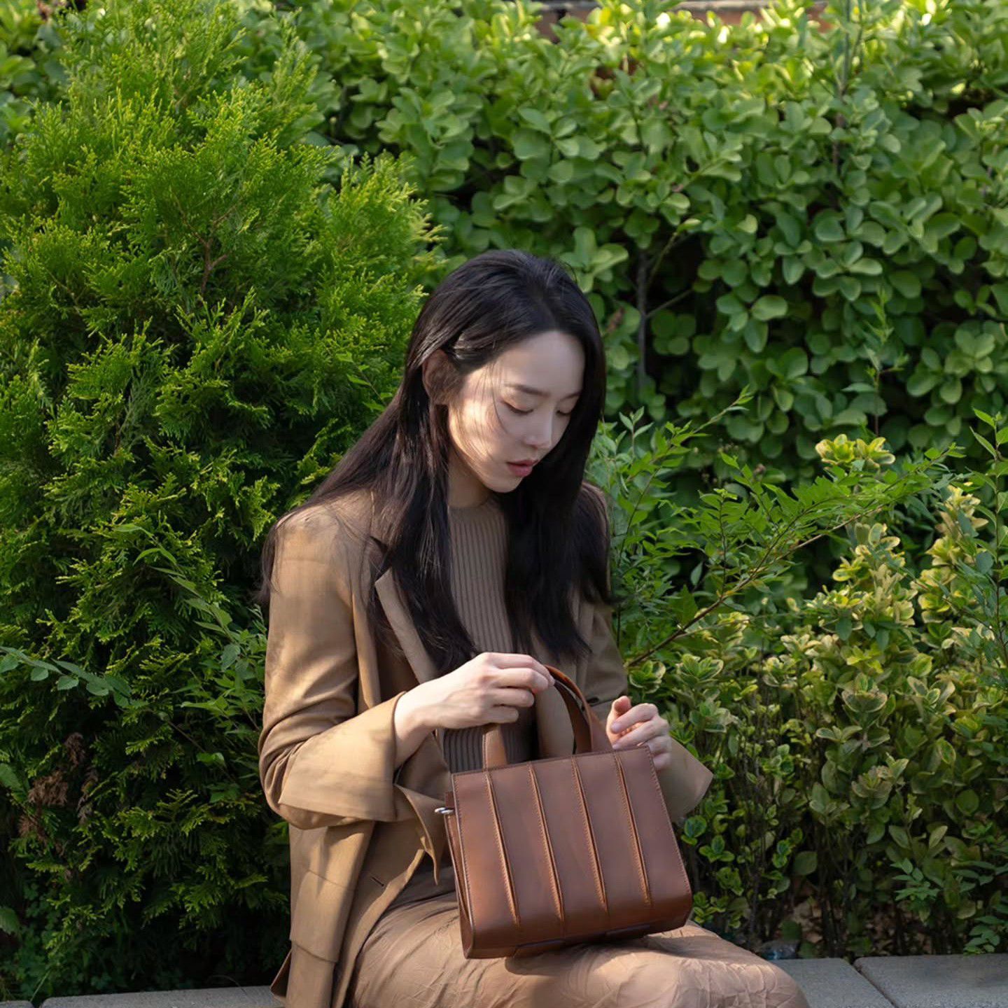 Behind-the-scenes cut of Shin Haesun