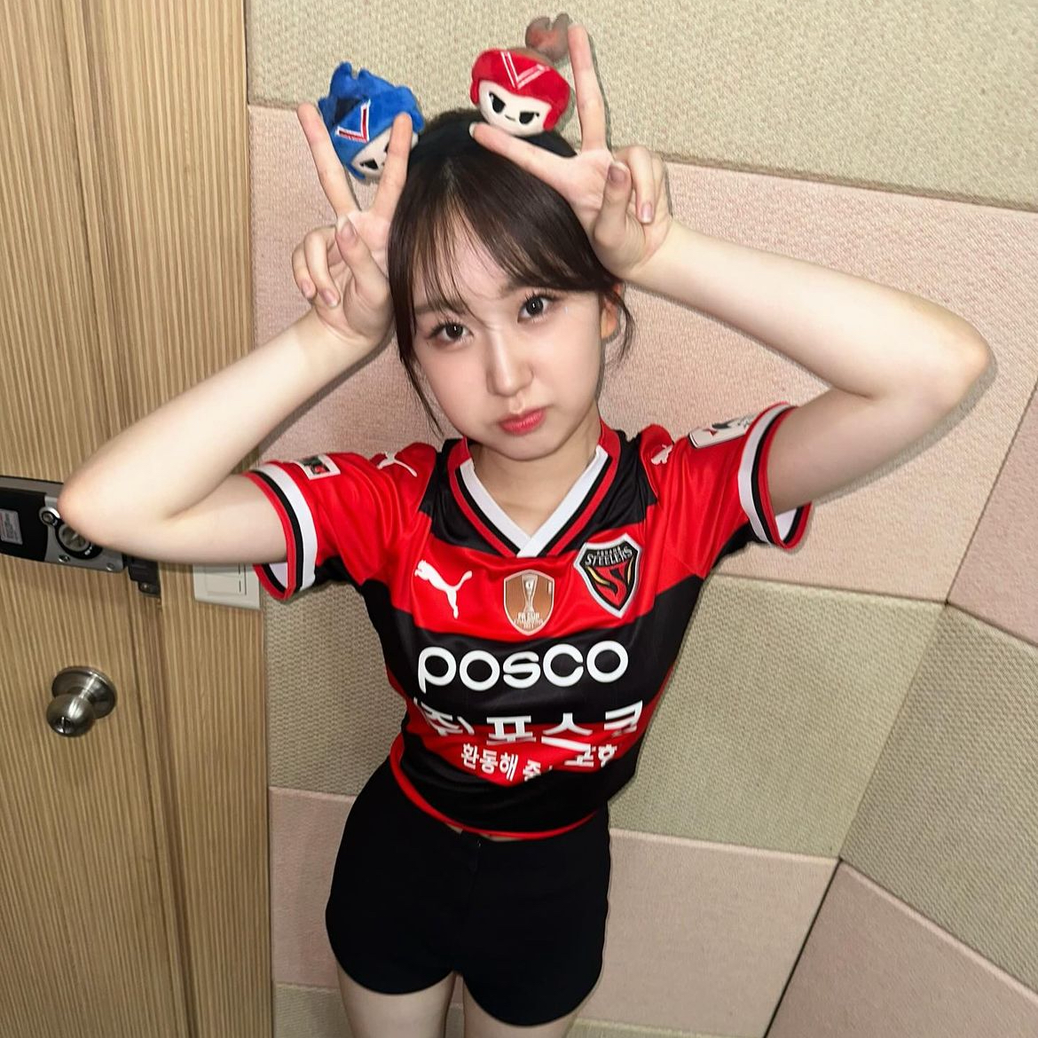 A moment captured by a fan of Jeon Yujin
