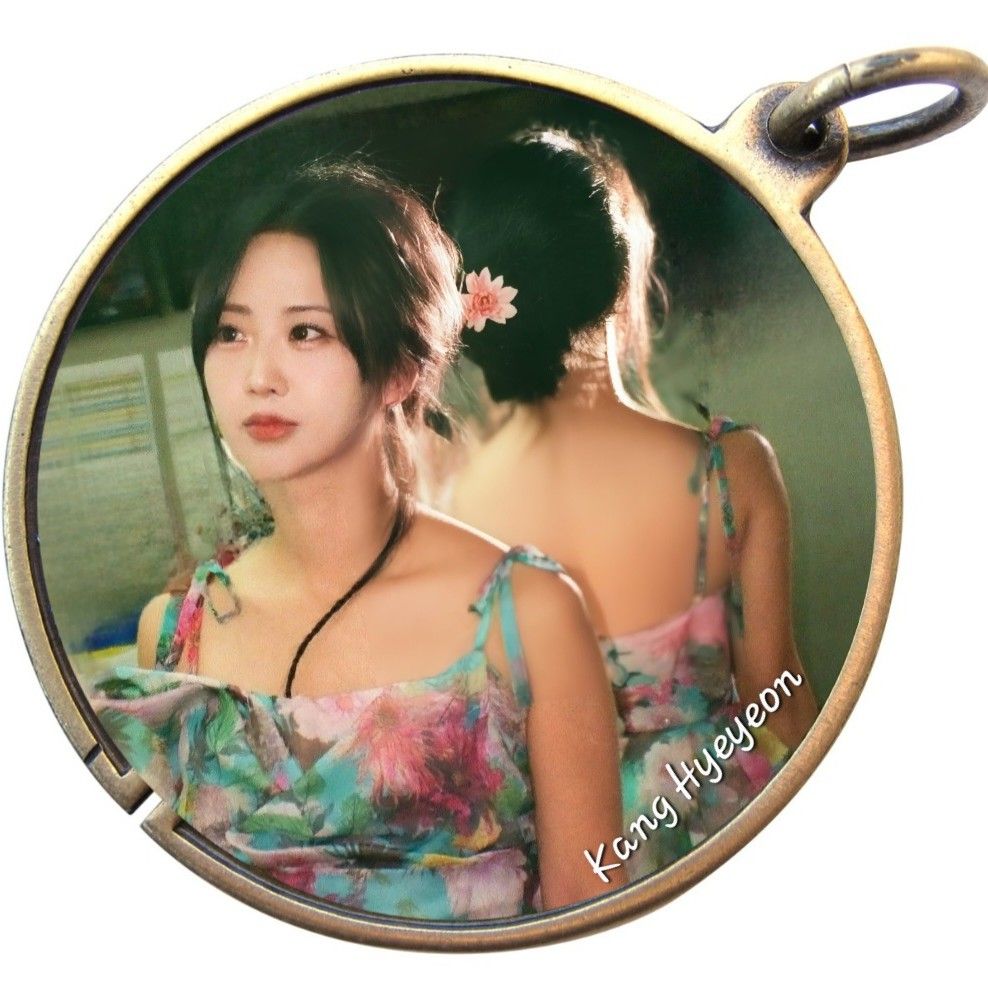A moment captured by a fan of Kang Hyeyeon