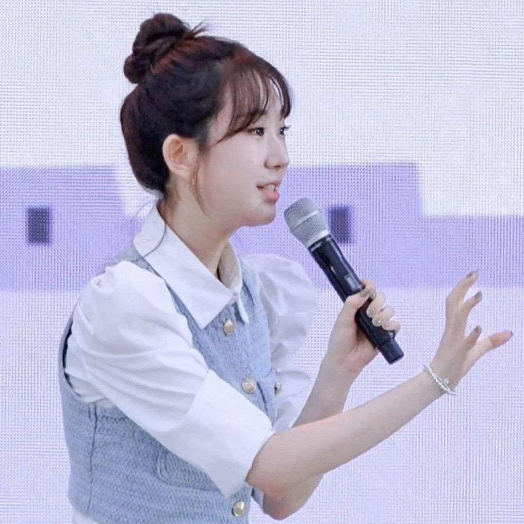 Momen yang diabadikan oleh penggemar Jeon Yujin