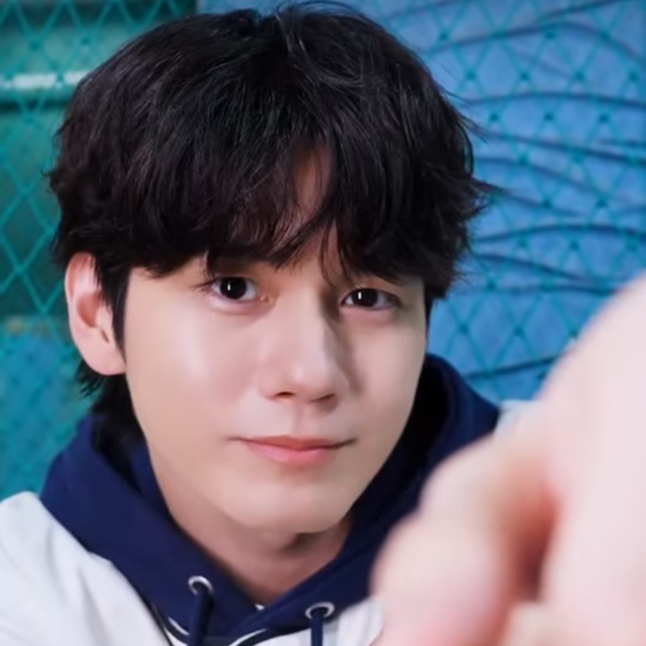 粉丝拍下的邕圣祐瞬间