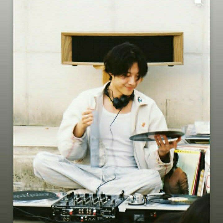 Recent activity shot of Lee Jongwon