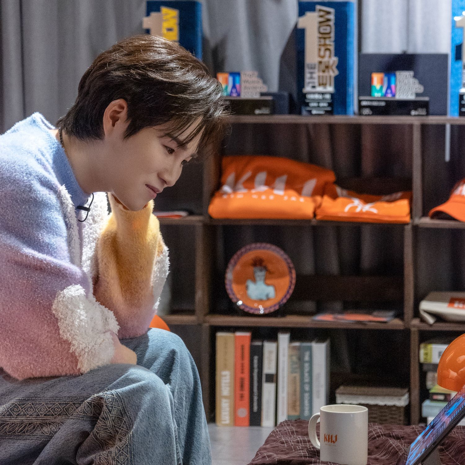 Behind-the-scenes cut of Kim Heejae