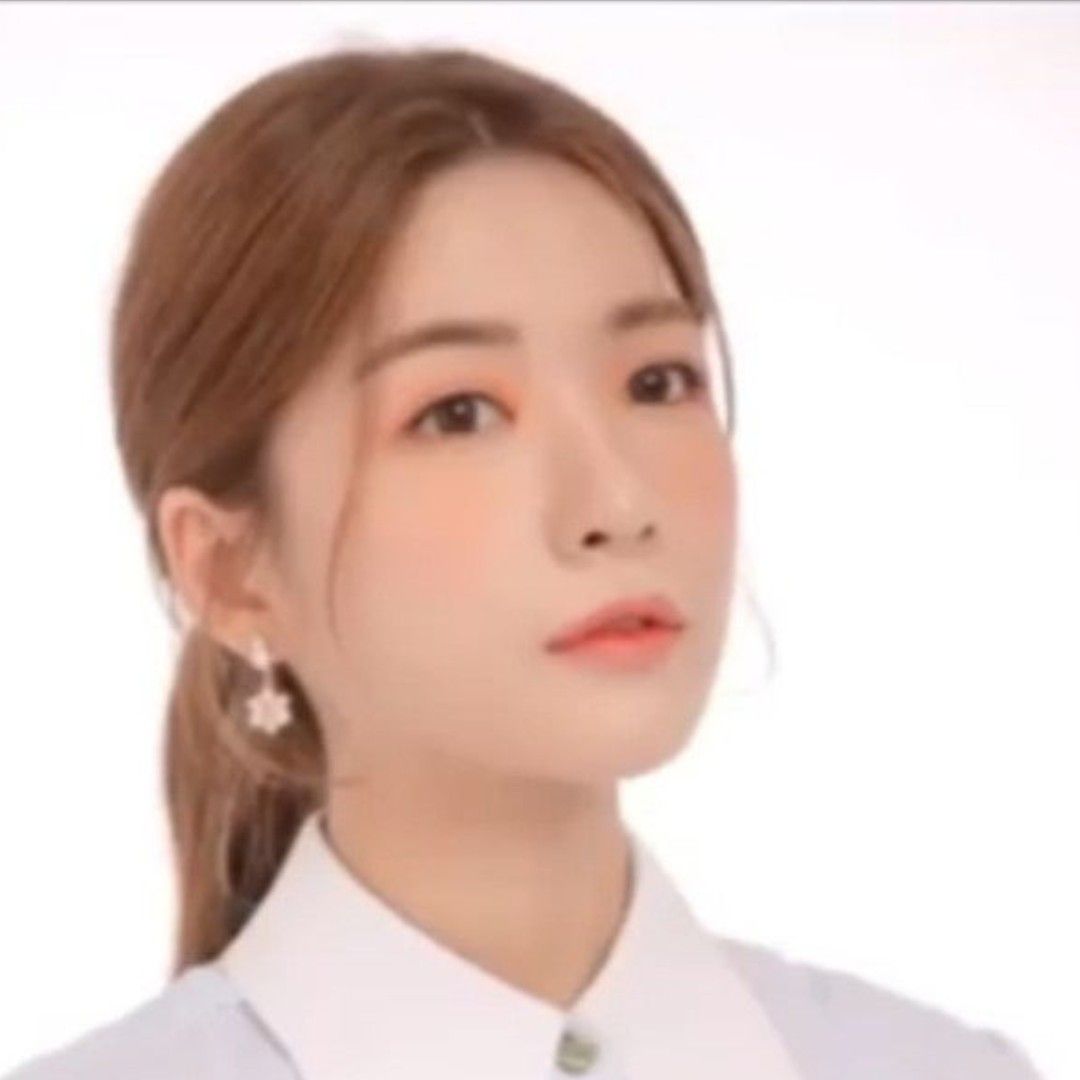 Behind-the-scenes cut of Ryu Wonjung