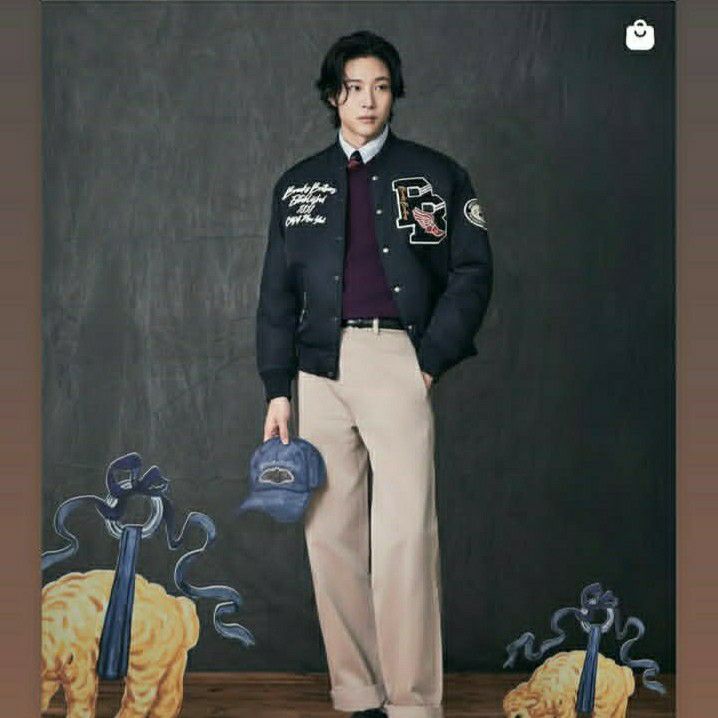 Behind-the-scenes cut of Lee Jongwon