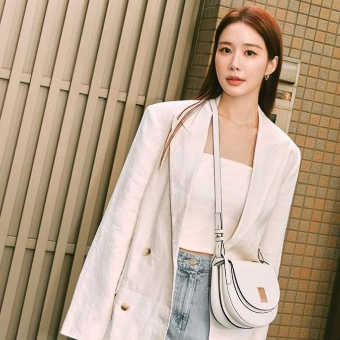 Behind-the-scenes cut of Yoo Inna