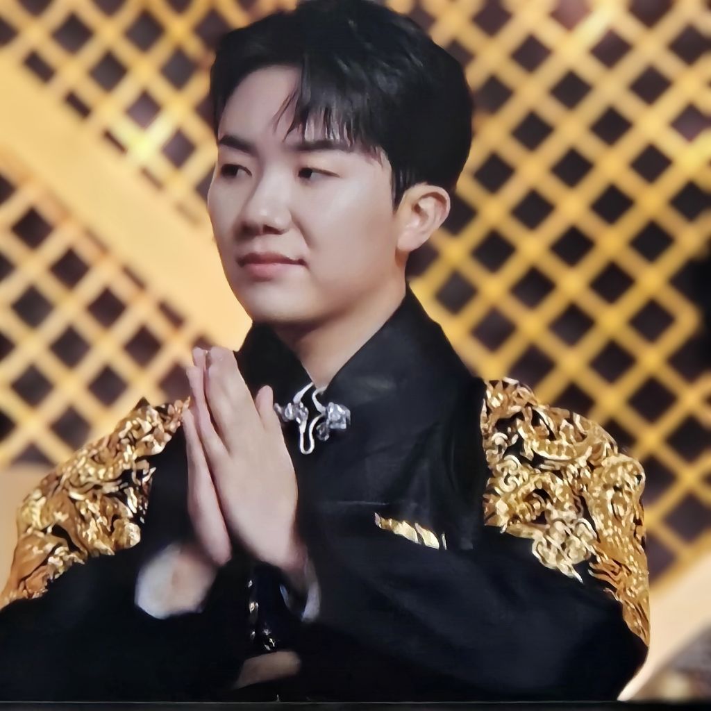Behind-the-scenes cut of Nam Seungmin