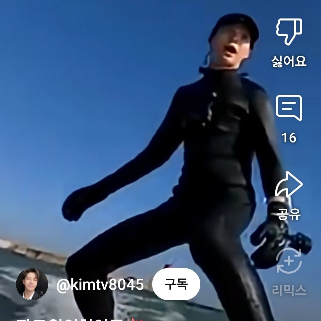 A moment captured by a fan of Jeong Dongwon