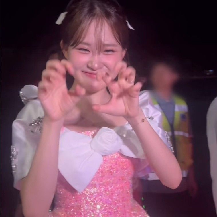 Behind-the-scenes cut of Kim Dahyun