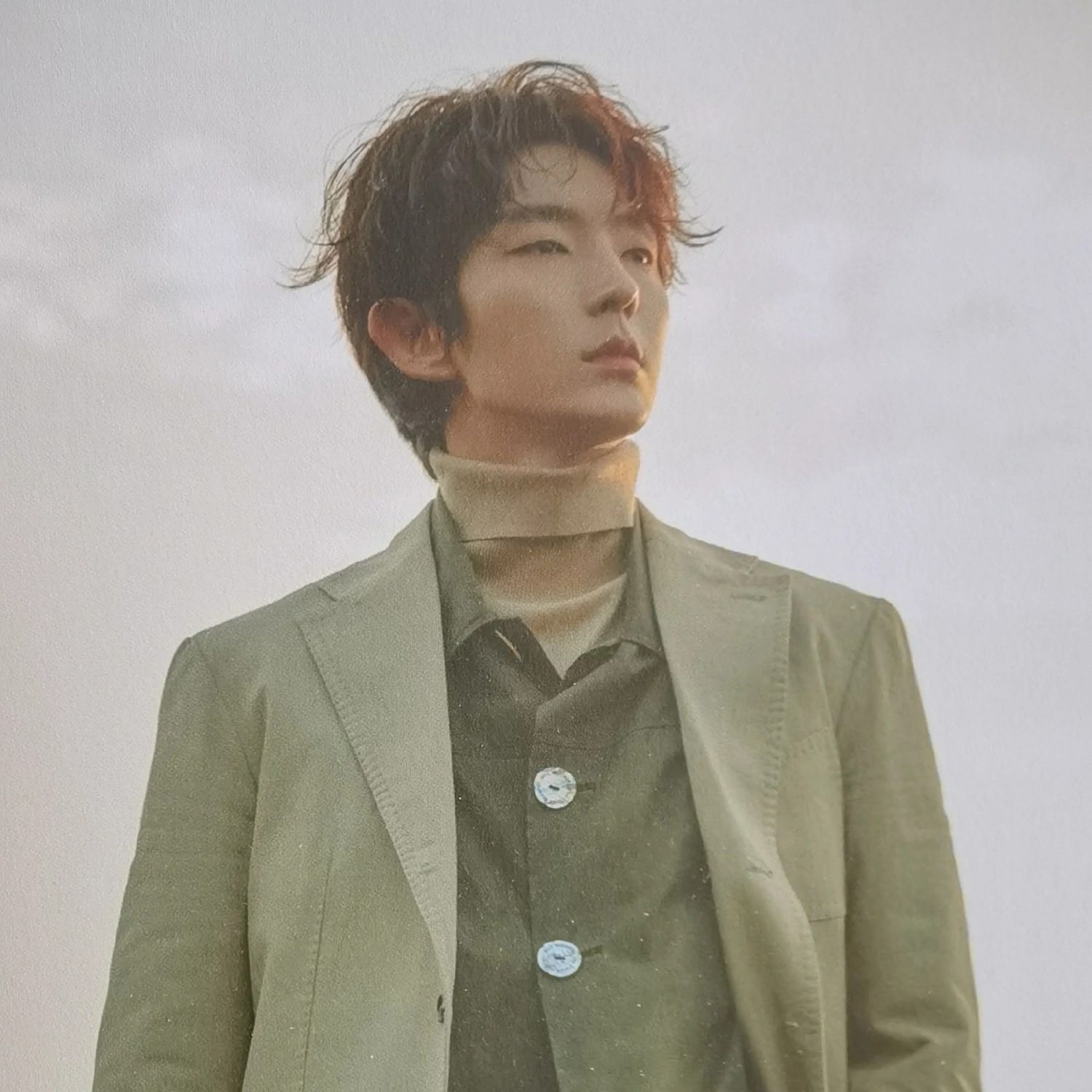 Behind-the-scenes cut of Lee Joongi