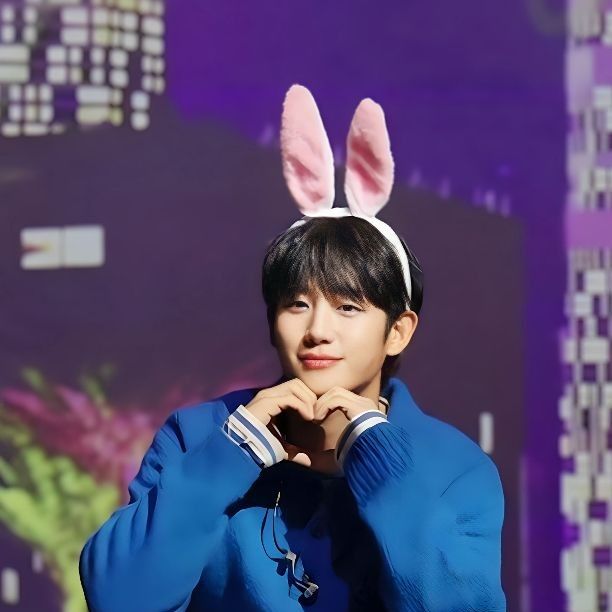 Latest photo of Jung Haein