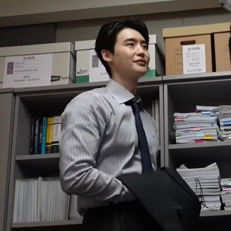 A moment captured by a fan of Lee Jongsuk