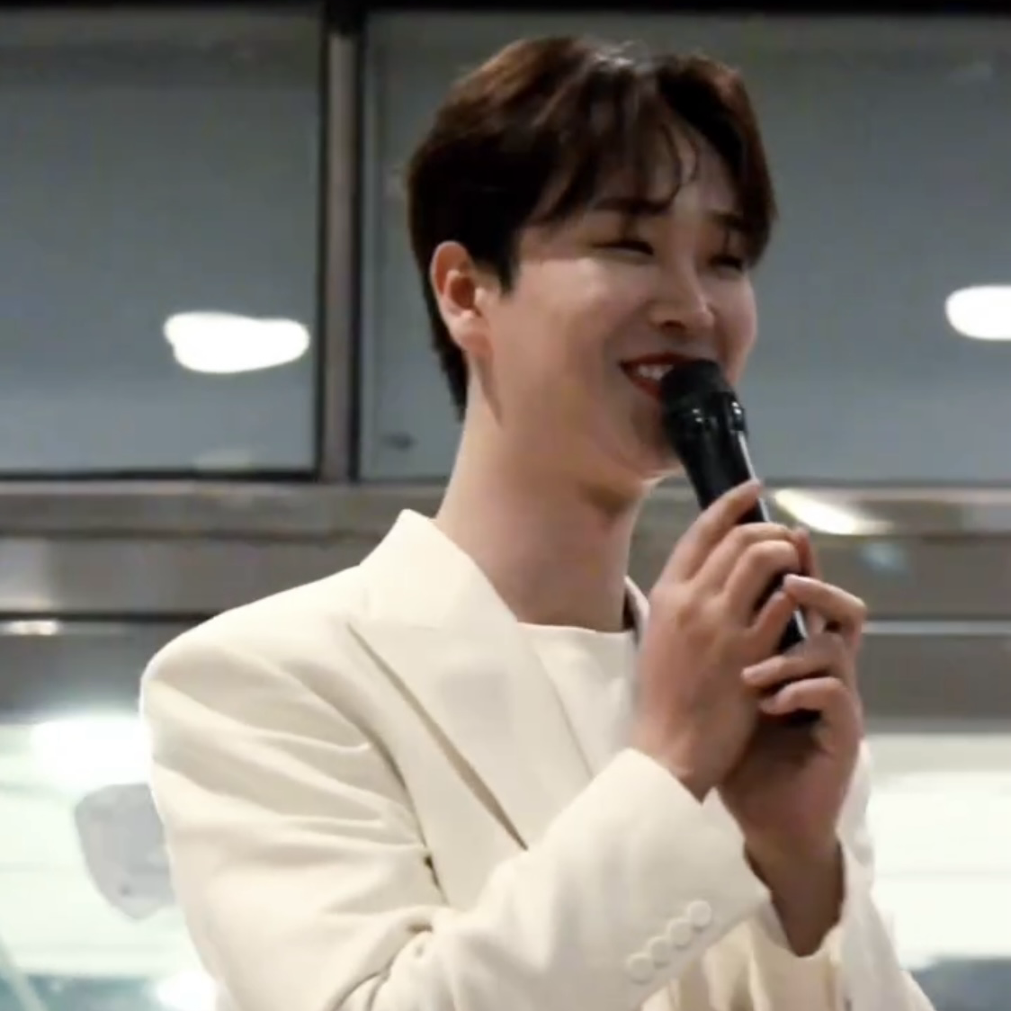 Behind-the-scenes cut of Song Minjun