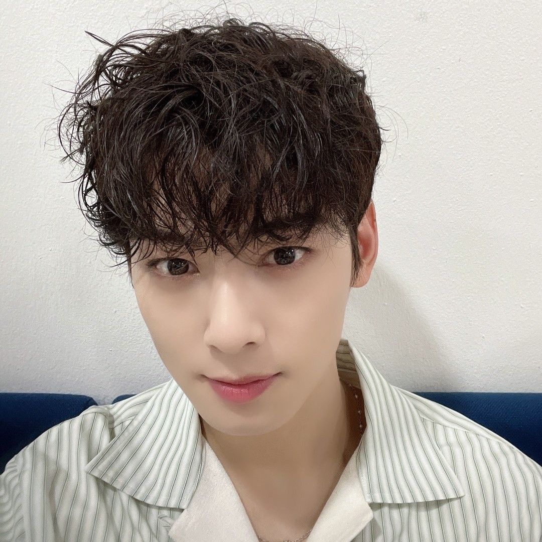 Behind-the-scenes cut of Cha Eunwoo