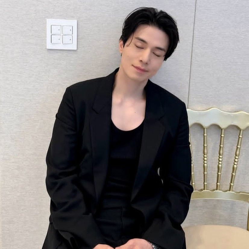 Recent activity shot of Lee Dongwook