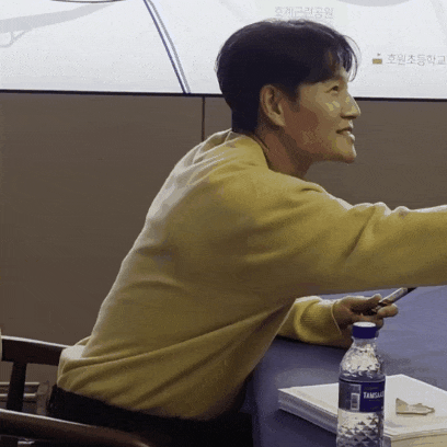 キム・ジョングクの最近の活動ショット