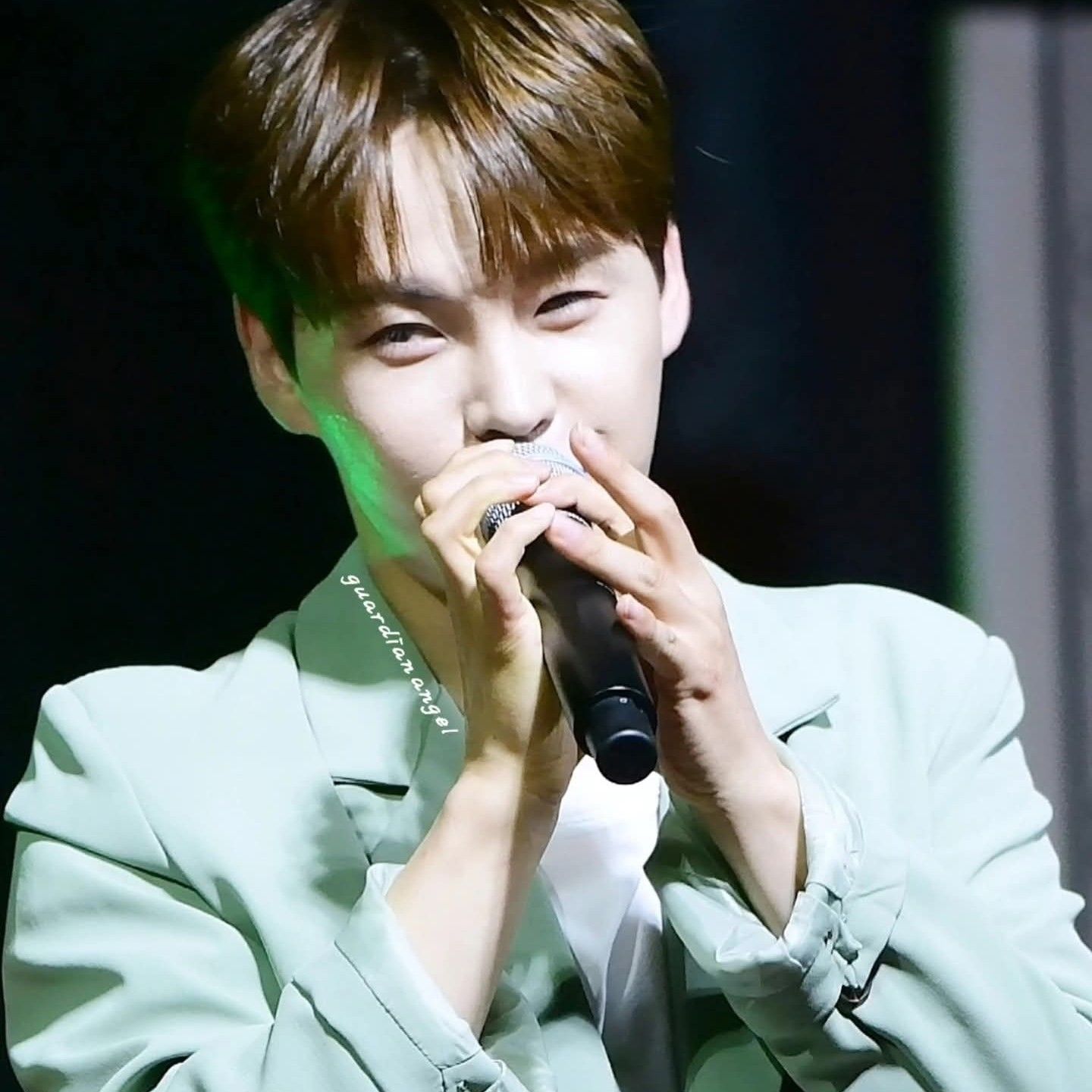 粉丝拍下的朴瑞镇瞬间