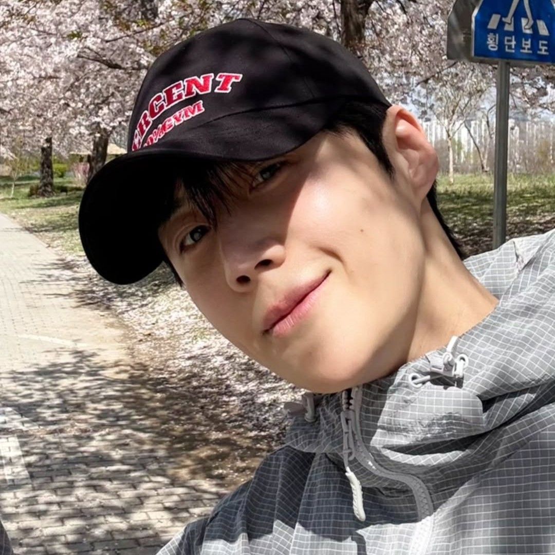 Latest photo of Kim Seonho