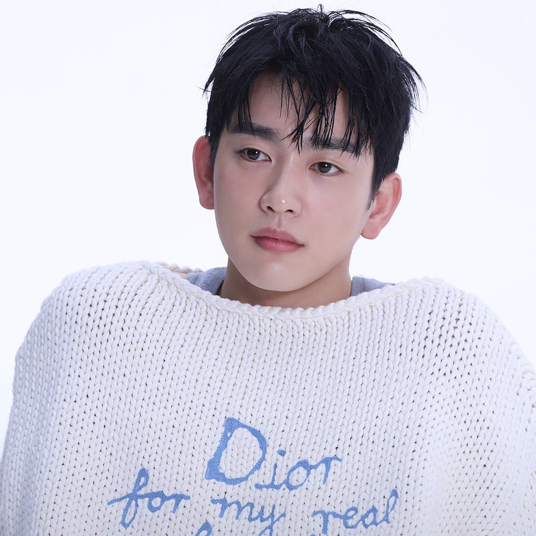 Behind-the-scenes cut of Park Jinyoung