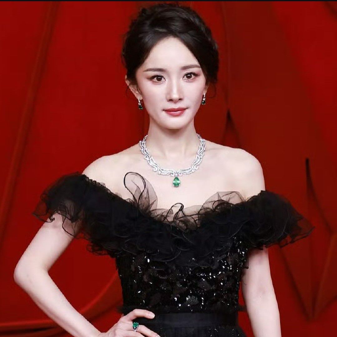 Latest photo of Yang Mi
