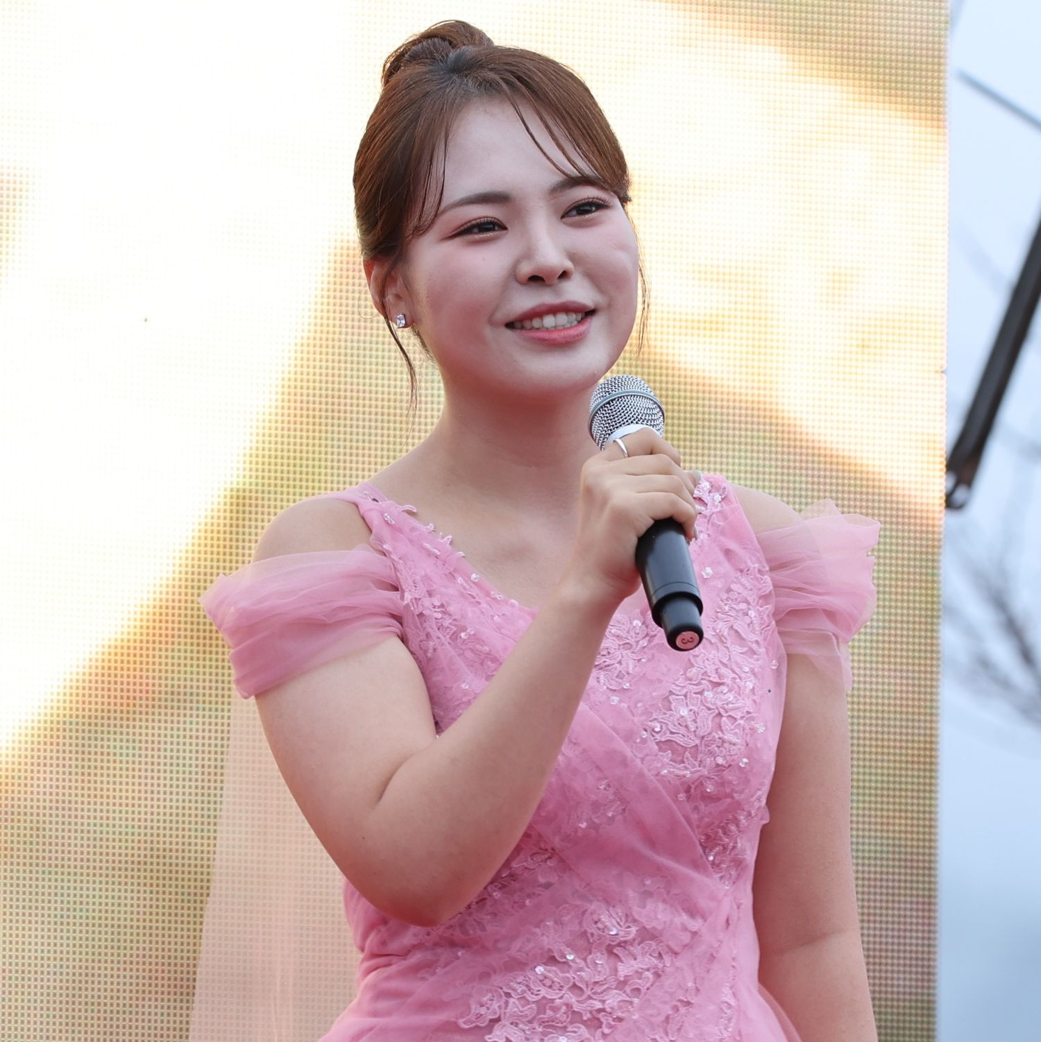 A moment captured by a fan of Miss Kim