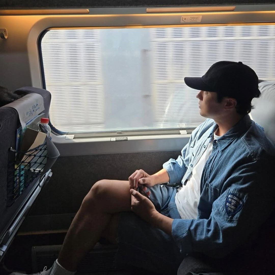 Behind-the-scenes cut of So Jisub