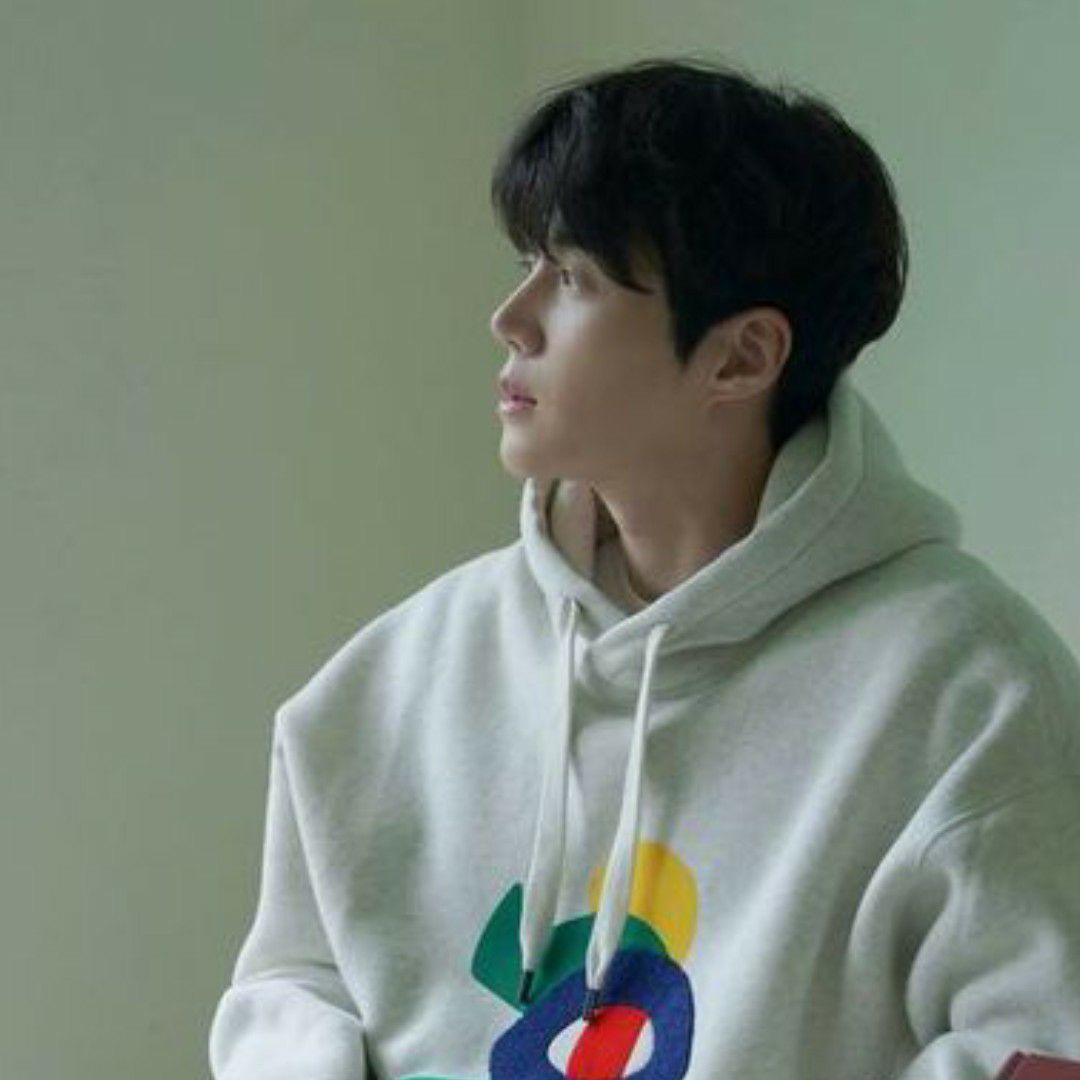Behind-the-scenes cut of Kim Seonho