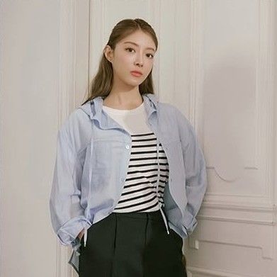 Behind-the-scenes cut of Lee Seyoung