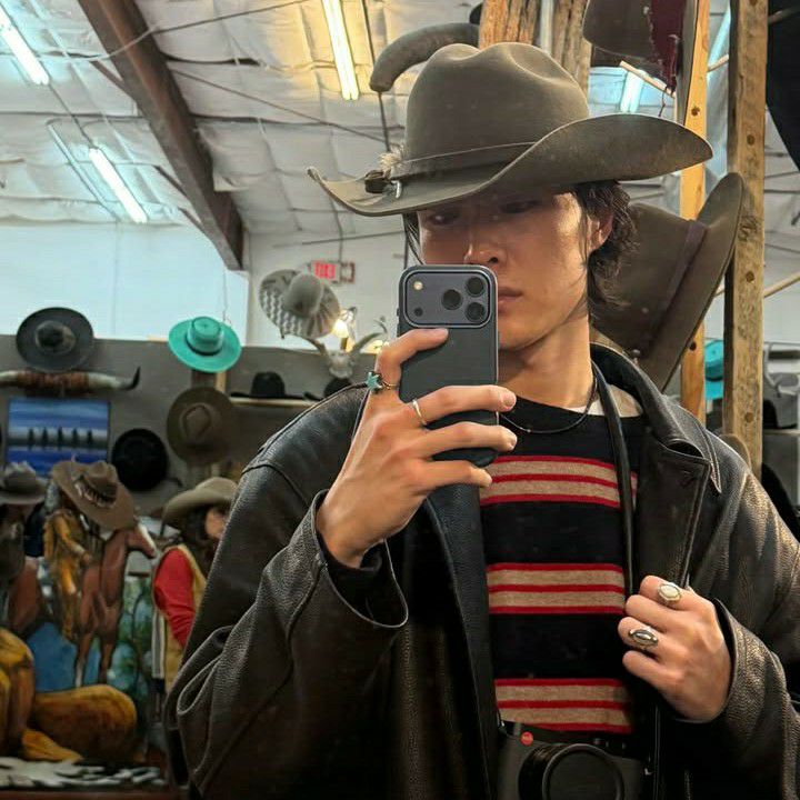 A moment captured by a fan of Lee Jongwon