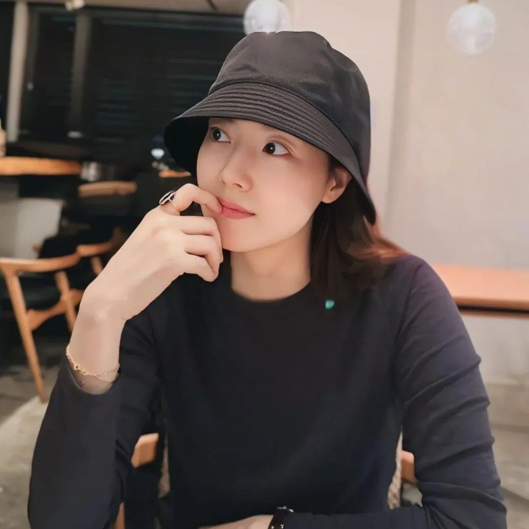 Recent activity shot of Moon Chaewon
