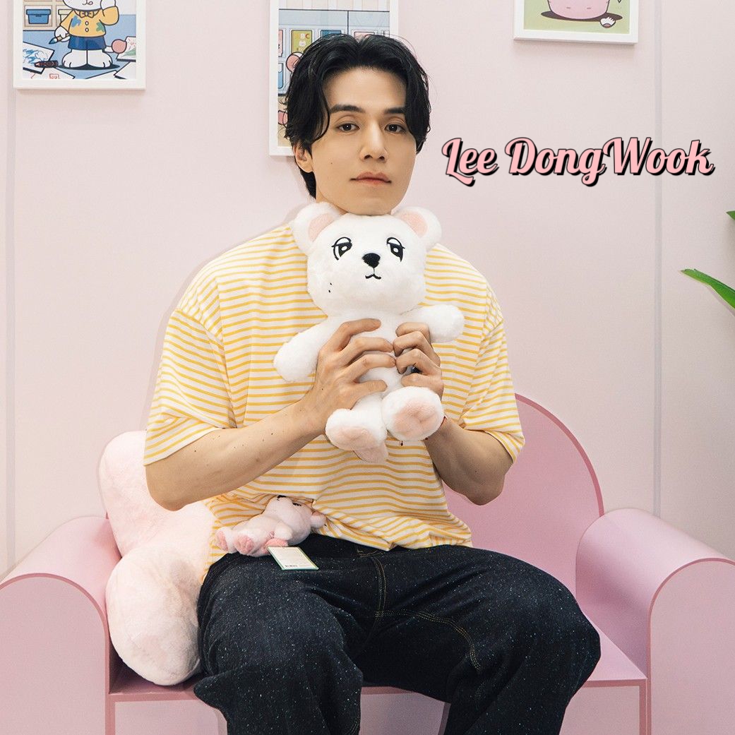 A moment captured by a fan of Lee Dongwook