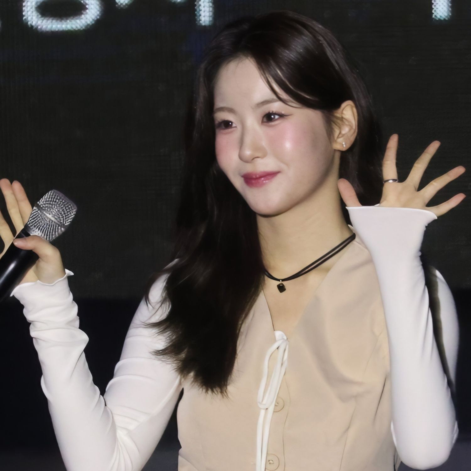 Behind-the-scenes cut of Oh Yujin